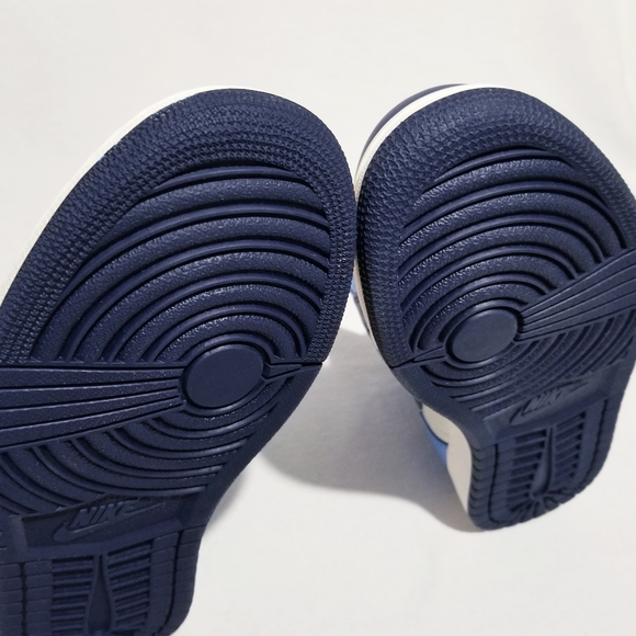 Size 8.5 (10w) - Jordan 1 Retro High OG - Obsidian UNC - 2019 - New - Picture 11 of 12